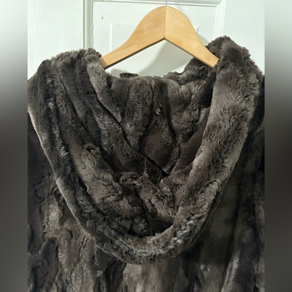 Pandemonium Millinery Hooded Lounger Luxury Faux Fur Espresso Bean – Size M NWT - Picture 7 of 12